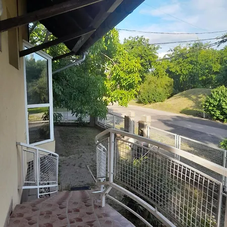Private Room With Balcony Budapest Exterior photo
